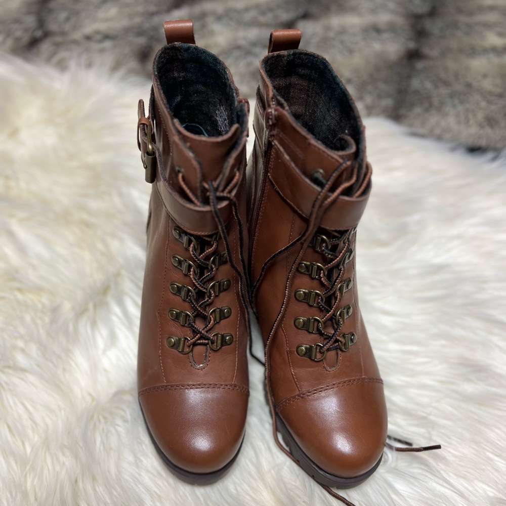 Women Nine West combat Boots